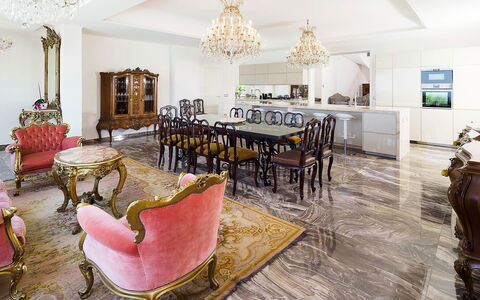 Blue Star Villa: Interior Design, Flooring, Fussboden, Möbel, Decke, Beleuchtung, Stuhl, Light Fixture, Leuchter, Wohnzimmer