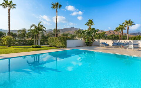 Villa Inga: Blau, Schwimmbad, Resort, Eco Hotel, Freizeit, Schatten, Tropen, Gartenmöbel, Hotel