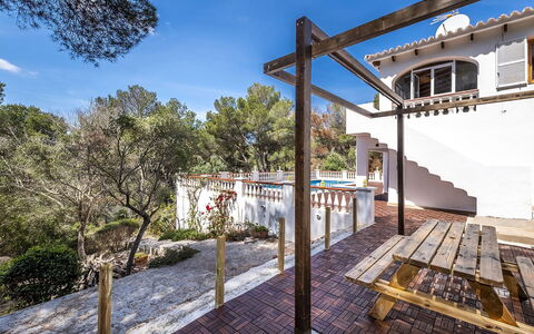 Villa Alejandra: Wohngebiet, Zuhause, Estate, Balkon, Veranda, Schatten, Villa, Geländer, Hazienda, Villa