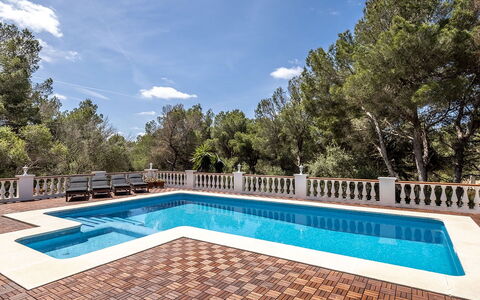 Villa Alejandra: Schwimmbad, Verbundwerkstoff, Resort, Schatten, Eco Hotel, Water Feature, Fliese, Design, Holzbeize, Landscaping
