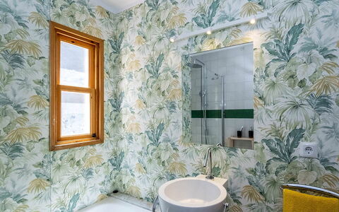 Villa Alejandra: Armatur, Badezimmer, Bad Sink, Fliese, Sinken, Hintergrund, Installation, Zapfhahn, Zimmerpflanze