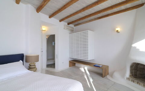 Villa Andy: Wand, Decke, Interior Design, Flooring, Fussboden, Möbel, Zimmer, Wohnung, Bett, Schlafzimmer