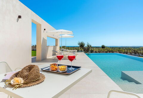 Villa Bruna: Schwimmbad, Resort, Stuhl, Gartenmöbel, Eco Hotel, Hotel, Villa
