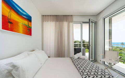 Villa Silvia: Möbel, Interior Design, Bett, Fussboden, Holz, Flooring, Schlafzimmer, Zuhause, Wohnung, Textil