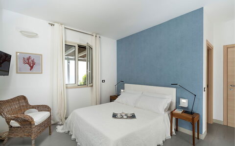 Villa Sea Star: Möbel, Wand, Interior Design, Schlafzimmer, Holz, Fussboden, Bett, Flooring, Textil, Decke