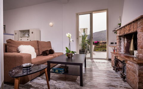 Casa Maurus: Möbel, Interior Design, Flooring, Fussboden, Holz, Couch, Decke, Zimmer, Wohnzimmer, Beleuchtung