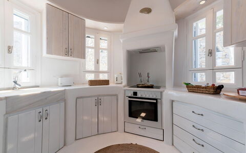 Seaside Villa: Interior Design, Decke, Flooring, Countertop, Cabinetry, Küche, Fussboden, Zuhause, Zimmer, Armatur