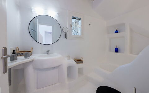 Seaside Villa: Wand, Die Architektur, Zuhause, Interior Design, Armatur, Badewanne, Decke, Badezimmer, Design, Hotel