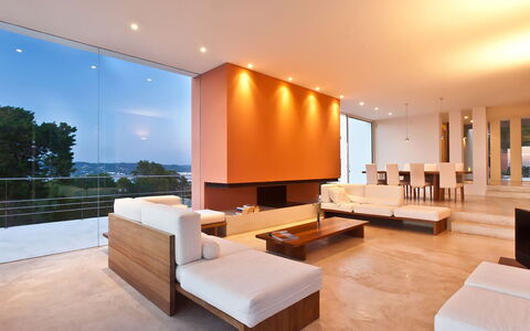 Villa Twilight: Möbel, Interior Design, Flooring, Fussboden, Couch, Wand, Holz, Decke, Wohnzimmer, Holzboden