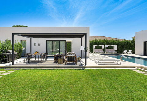 Villa la Isla: Gartenmöbel, Schwimmbad, Garten, Schatten, Landscaping, Estate, Hof, Resort, Terrasse, Outdoor Struktur