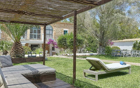 Villa Roger: Möbel, Gartenmöbel, Stuhl, Tabelle, Resort, Schatten, Tisch Im Freien, Garten, Terrasse, Veranda