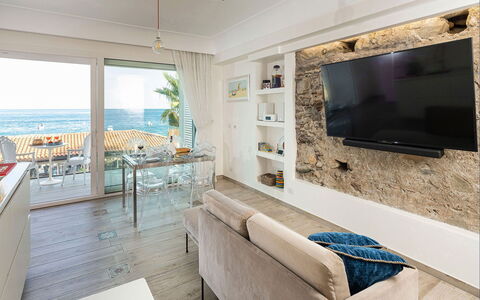 Casa Light Blu: Möbel, Interior Design, Flooring, Fussboden, Meer, Wohnung, Küste, Zimmer, Wohnzimmer, Ozean