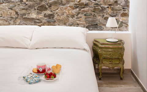 Casa Light Blu: Interior Design, Möbel, Fussboden, Flooring, Schlafzimmer, Linens, Zimmer, Bedding, Bettdecke, Bett