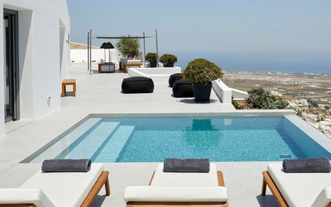 Haleine Suite: Resort, Gartenmöbel, Sonnenliege, Meer, Stuhl, Schwimmbad, Villa, Hotel, Eco Hotel, Läge