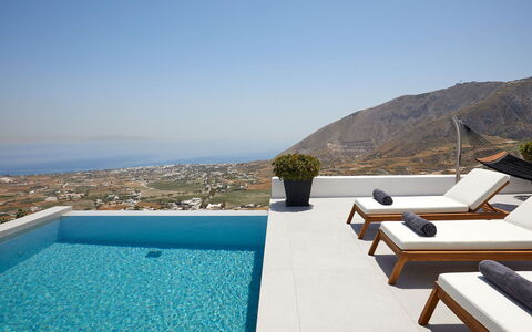 Haleine Suite: Schwimmbad, Resort, Eco Hotel, Villa, Gartenmöbel, Stuhl, Ferienort, Hotel, Fliese, Penthouse