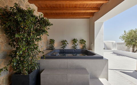 Haleine Suite: Verbundwerkstoff, Beton, Natürliches Material, Schatten, Blumentopf, Balkon, Zimmerpflanze, Hof, Daylighting, Villa
