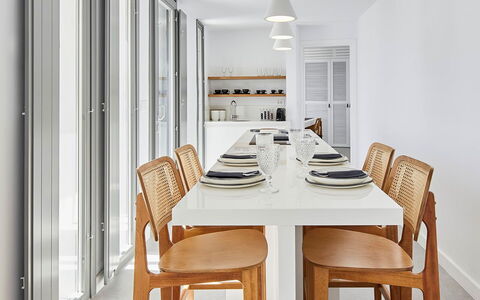 Haleine Suite: Möbel, Flooring, Interior Design, Fussboden, Stuhl, Tabelle, Holz, Esszimmer, Küche & Esszimmer Tisch, Holzboden