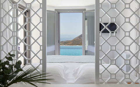 Haleine Suite: Interior Design, Möbel, Fussboden, Schlafzimmer, Bett, Wohnung, Glas, Dekokissen, Bedding