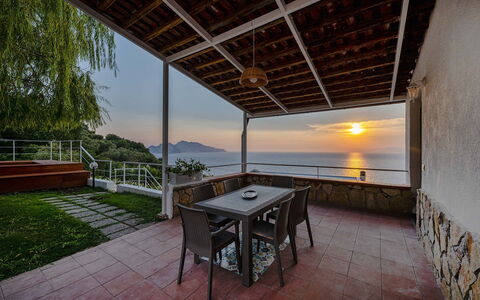 Mermaid Villa: Balkon, Veranda, Geländer, Meer, Deck, Zaun, Küste, Resort, Holzbeize, Hartholz