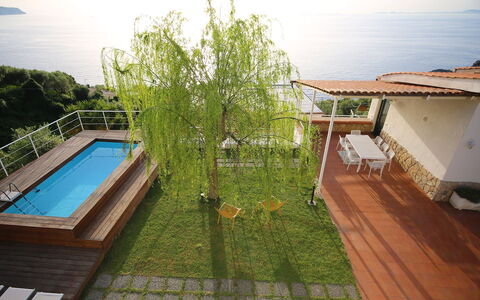Mermaid Villa: Schwimmbad, Freizeit, Resort, Deck, Gartenmöbel, Holzbeize, Eco Hotel, Hartholz, Schatten, Balkon