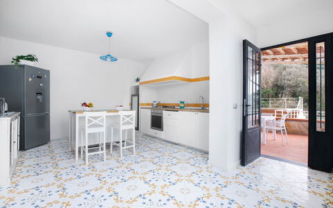 Mermaid Villa: Flooring, Fussboden, Interior Design, Fliese, Design, Stuhl, Marmor, Küche, Zimmerpflanze