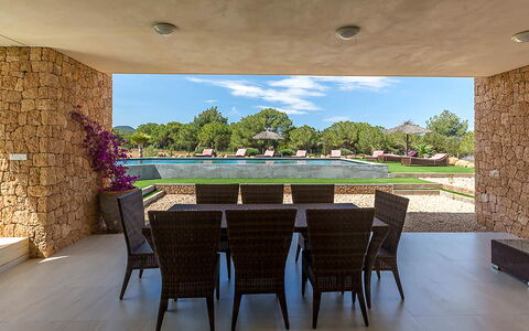Villa Castiglioni: Schwimmbad, Möbel, Resort, Schatten, Garten, Stuhl, Gartenmöbel, Landscaping, Estate, Flagstone