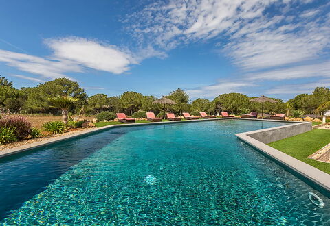Villa Castiglioni: Blau, Wasser, Schwimmbad, Garten, Reflexion, Landscaping, Water Feature, Resort, Tropen, Teich