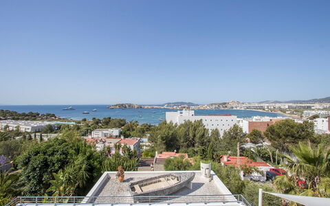 Villa Ilona: Himmel, Daytime, Baum, Wohngebiet, \Stadt, Horizont, Urban Design, Wohnung, Vorort, Stadtbild