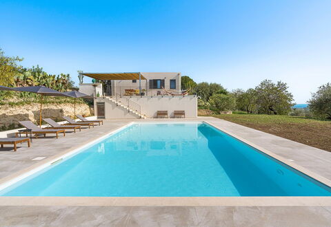 Villa Arcobaleno: Blau, Schwimmbad, Resort, Eco Hotel, Freizeit, Estate, Gartenmöbel, Ferienort, Villa, Tropen