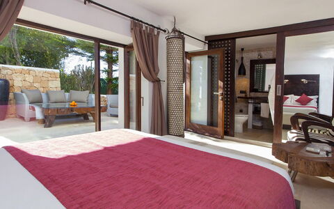 Villa Blueberry: Möbel, Flooring, Holz, Interior Design, Fussboden, Bett, Decke, Schlafzimmer, Zimmer, Stuhl