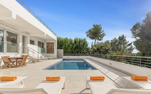 Villa Relaja: Schwimmbad, Gartenmöbel, Schatten, Balkon, Estate, Resort, Stuhl, Villa, Eco Hotel, Terrasse