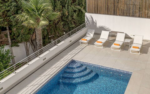 Villa Relaja: Schwimmbad, Resort, Gartenmöbel, Verbundwerkstoff, Eco Hotel, Schatten, Sonnenliege, Water Feature, Villa