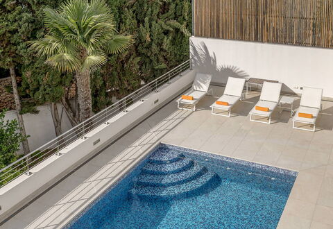 Villa Relaja: Schwimmbad, Resort, Gartenmöbel, Verbundwerkstoff, Eco Hotel, Schatten, Sonnenliege, Water Feature, Villa