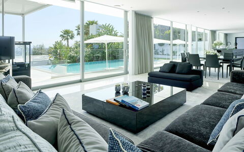 Villa Splendente: Möbel, Interior Design, Couch, Flooring, Decke, Fussboden, Wohnzimmer, Tabelle, Stuhl