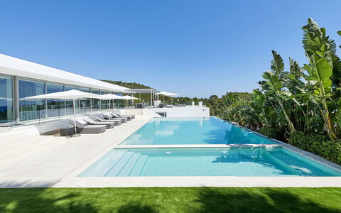 Villa Splendente: Schwimmbad, Resort, Verbundwerkstoff, Gartenmöbel, Eco Hotel, Sonnenliege, Schatten, Hotel, Freizeit, Villa