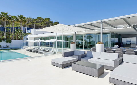 Villa Splendente: Schwimmbad, Resort, Gartenmöbel, Verbundwerkstoff, Schatten, Stuhl, Hotel, Eco Hotel, Sonnenliege, Design