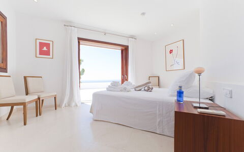 Villa Alessia: Möbel, Wohnung, Stuhl, Hartholz, Hotel, Bett, Linens, Resort, Wohnzimmer, Balkon
