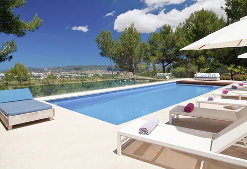 Villa Bacio: Schwimmbad, Möbel, Gartenmöbel, Resort, Sonnenliege, Verbundwerkstoff, Stuhl, Schatten, Eco Hotel, Villa