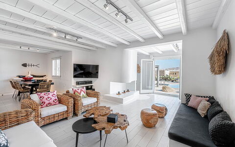 Villa Cocoon: Möbel, Zuhause, Wohnung, Fussboden, Couch, Wohnzimmer, Stuhl, Decke, Balkon