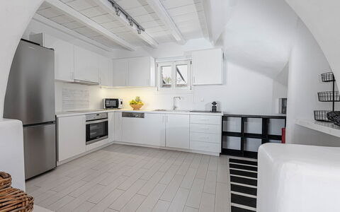 Villa Cocoon: Küche, Flooring, Interior Design, Decke, Fussboden, Countertop, Major Appliance, Möbel, Küchengerät, Wohnung