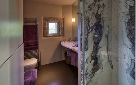 La Rocca di Monteggiori: Flooring, Interior Design, Fussboden, Armatur, Beleuchtung, Decke, Zimmer, Badezimmer, Installation, Zapfhahn