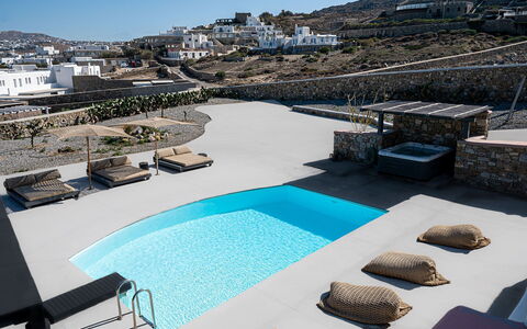 Villa Targer: Blau, Schwimmbad, Resort, Gartenmöbel, Küste, Schatten, Eco Hotel, Ferienort, Villa, Hotel