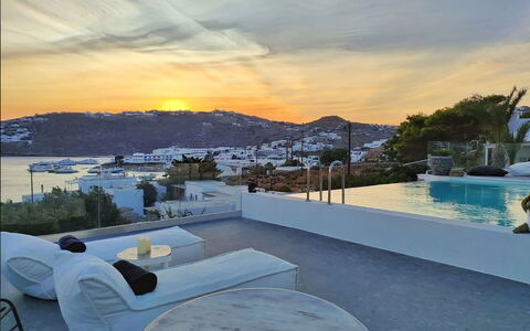 Villa Waves: Schwimmbad, Resort, Eco Hotel, Hotel, Ferienort, Nacht, Villa, Balkon, Penthouse