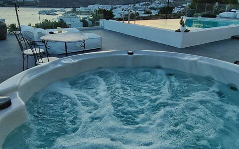 Villa Waves: Schwimmbad, Resort, Hotel, Ferienort, Jacuzzi, Nacht, Balkon, Eco Hotel, Armatur