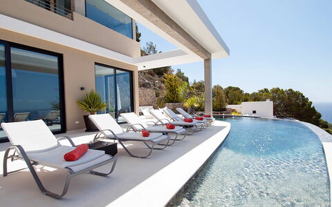 Villa Lola: Gartenmöbel, Villa, Resort, Schwimmbad, Hotel, Balkon