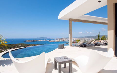 Villa Lola: Resort, Möbel, Schwimmbad, Stuhl, Villa, Eco Hotel, Hotel, Gartenmöbel, Schatten, Strandresort