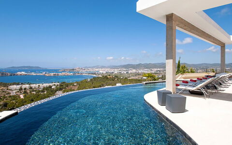 Villa Lola: Schwimmbad, Resort, Hotel, Villa, Eco Hotel, Ferienort, Strandresort, Penthouse