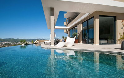 Villa Lola