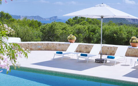 Villa Jules: Gartenmöbel, Möbel, Schwimmbad, Regenschirm, Stuhl, Sonnenliege, Schatten, Resort, Tisch Im Freien, Terrasse