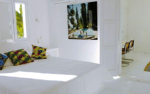 Villa Jules: Möbel, Interior Design, Wand, Schlafzimmer, Bett, Fussboden, Zimmer, Flooring, Textil, Zuhause
